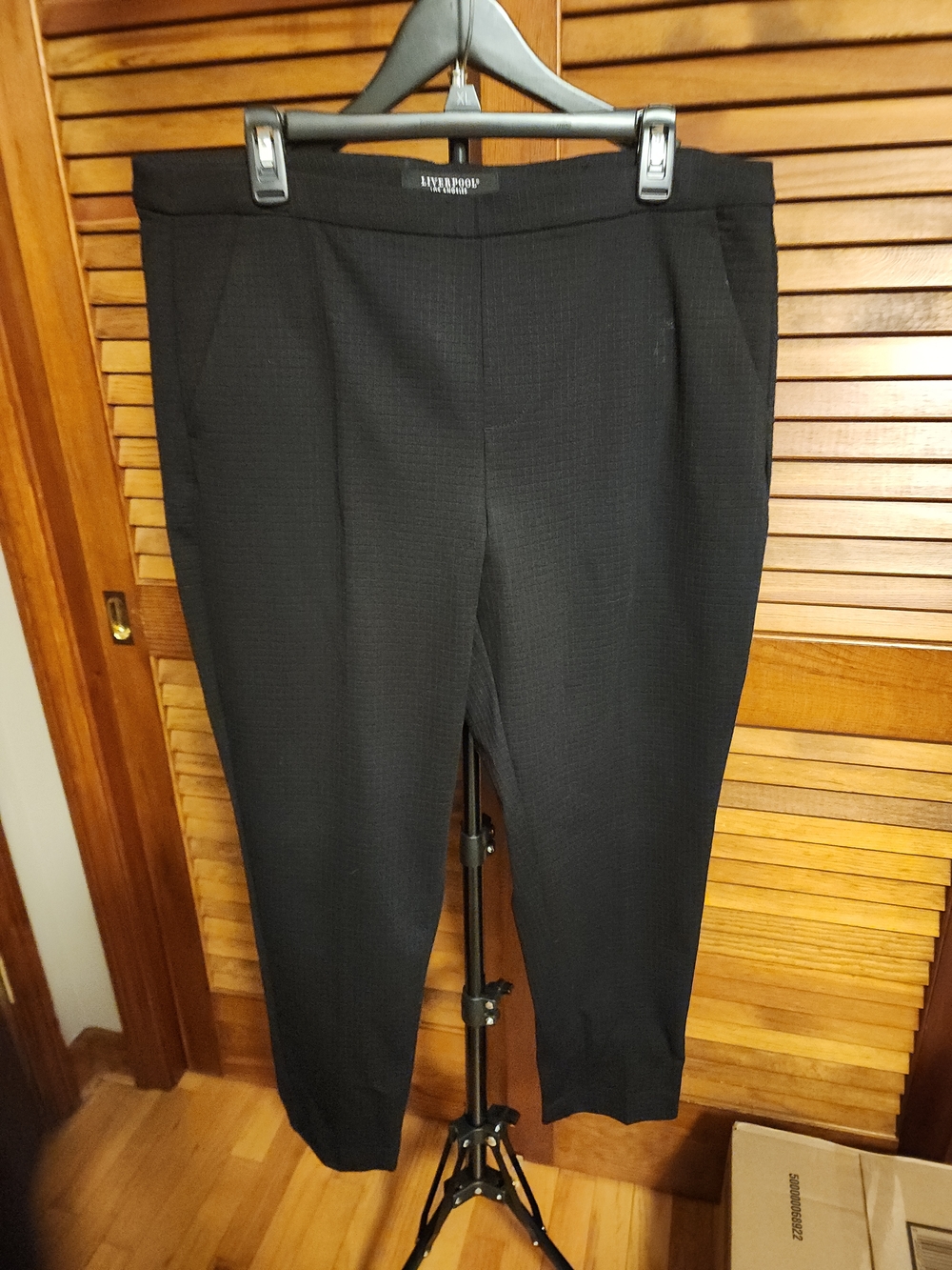 Liver Pool Black Textured Pull-On Pants Size 16